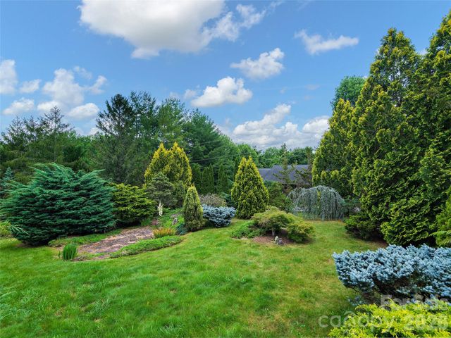 7 Hope Lane, Weaverville, NC 28787