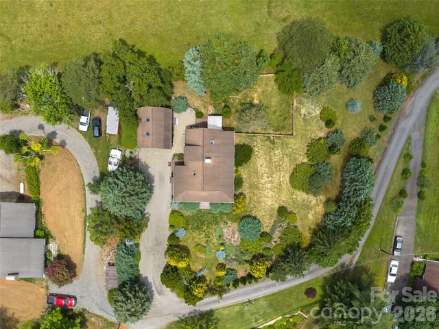 7 Hope Lane, Weaverville, NC 28787