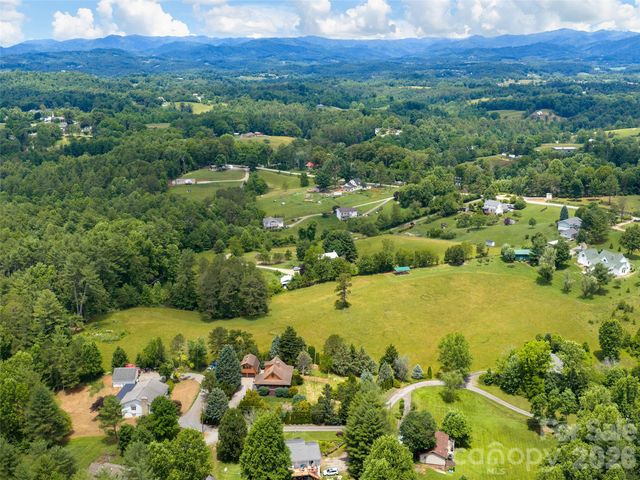 7 Hope Lane, Weaverville, NC 28787