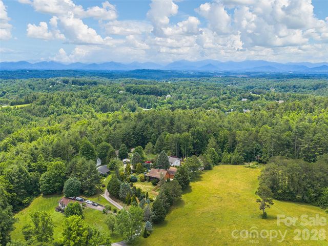 7 Hope Lane, Weaverville, NC 28787