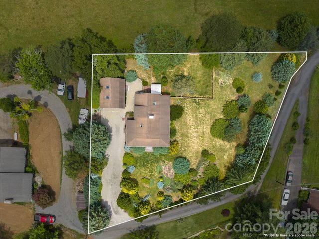 7 Hope Lane, Weaverville, NC 28787