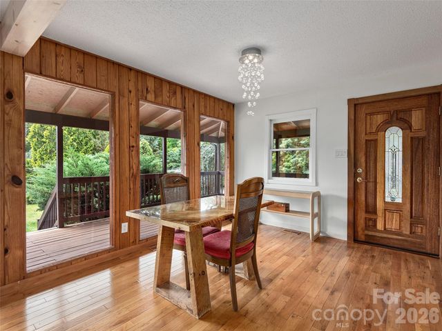 7 Hope Lane, Weaverville, NC 28787