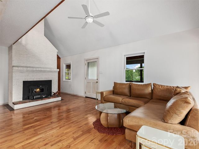 7 Hope Lane, Weaverville, NC 28787