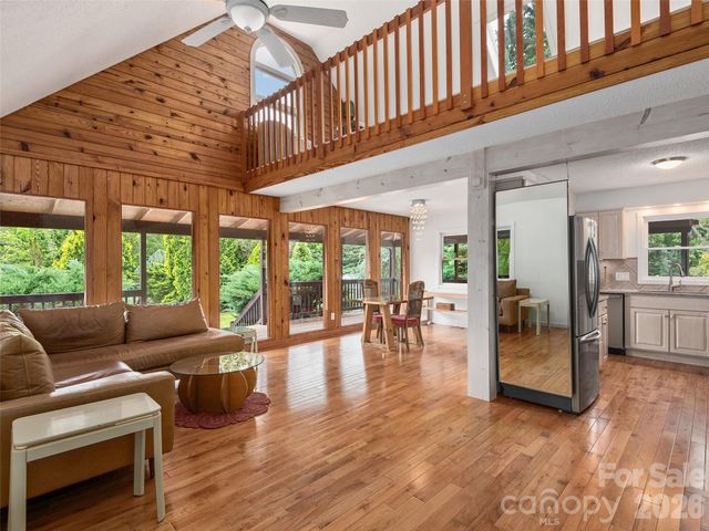 7 Hope Lane, Weaverville, NC 28787