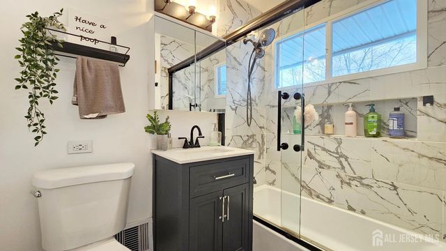 10 Darrow Court, South Brunswick, NJ 08824