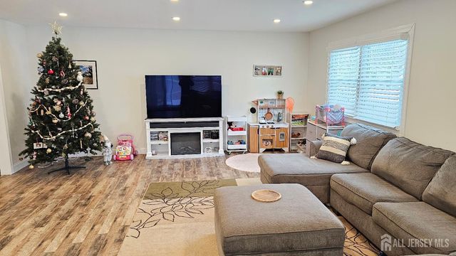 10 Darrow Court, South Brunswick, NJ 08824