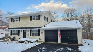 10 Darrow Court, South Brunswick, NJ 08824