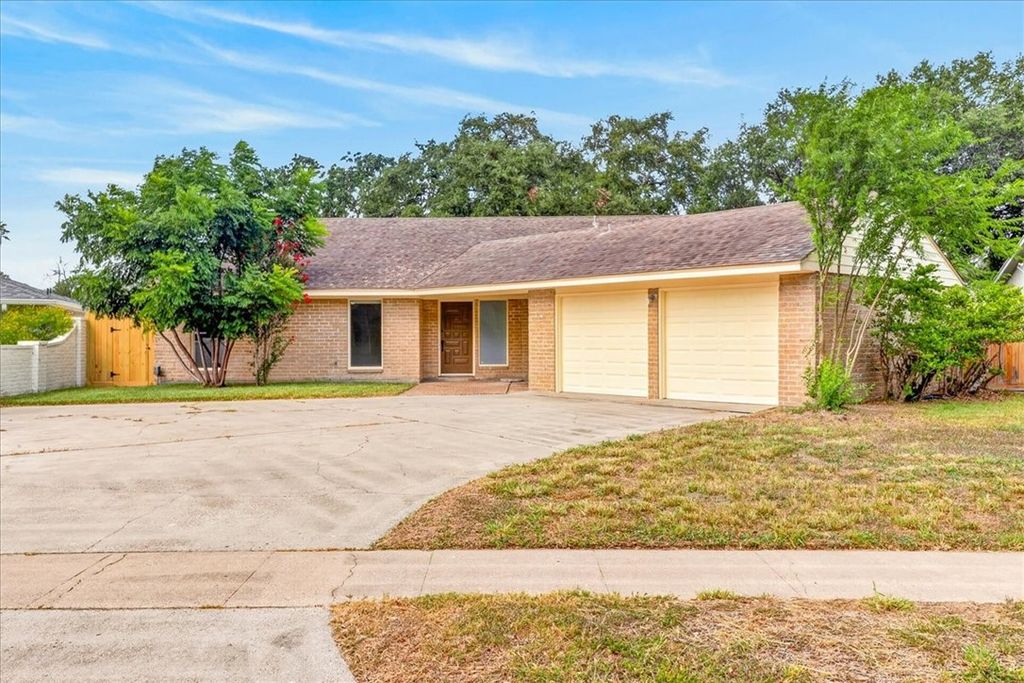 5037 Moultrie Dr, Corpus Christi, TX 78413