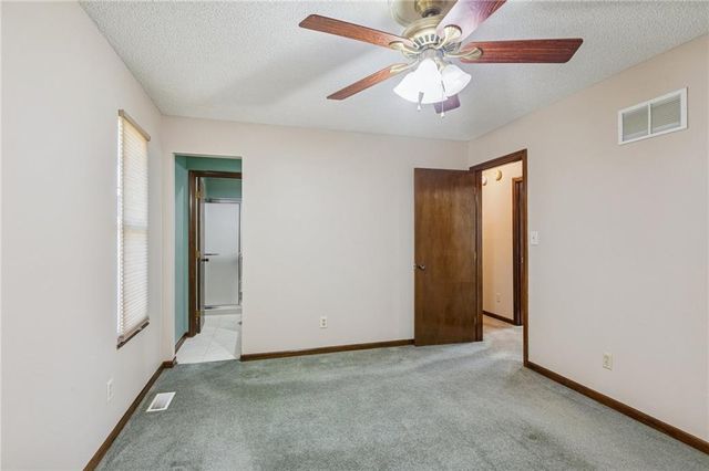 900 Shiloh Court, Liberty, MO 64068