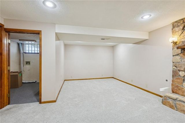 900 Shiloh Court, Liberty, MO 64068