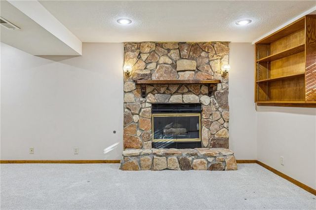 900 Shiloh Court, Liberty, MO 64068