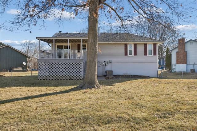 900 Shiloh Court, Liberty, MO 64068