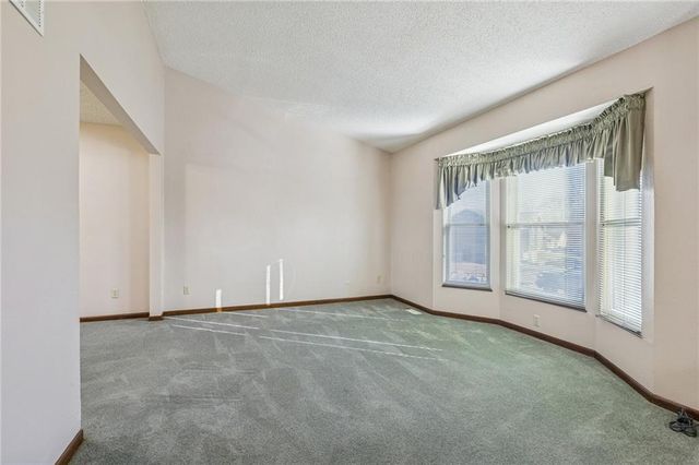 900 Shiloh Court, Liberty, MO 64068