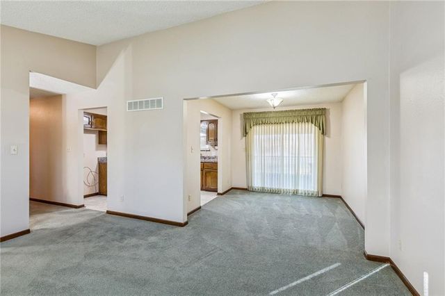 900 Shiloh Court, Liberty, MO 64068