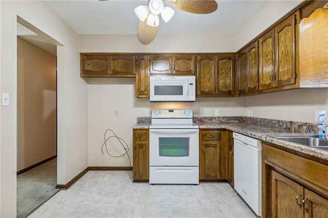 900 Shiloh Court, Liberty, MO 64068