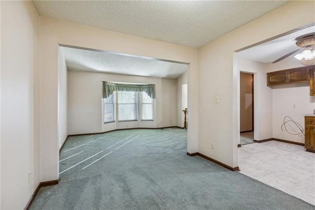 900 Shiloh Court, Liberty, MO 64068