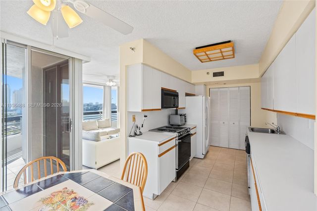 19195 NE 36th Ct 1706, Aventura, FL 33180