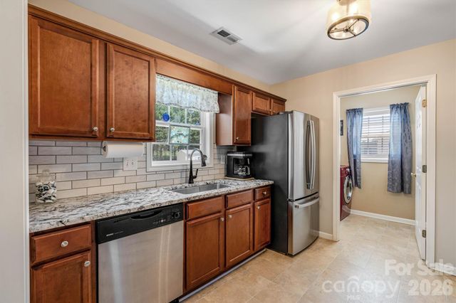 3353 48th Avenue Lane NE, Hickory, NC 28601