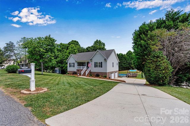 3353 48th Avenue Lane NE, Hickory, NC 28601