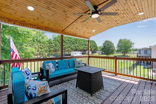 3353 48th Avenue Lane NE, Hickory, NC 28601