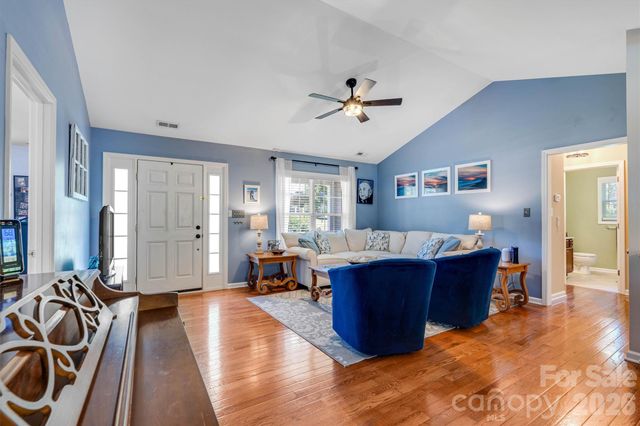 3353 48th Avenue Lane NE, Hickory, NC 28601