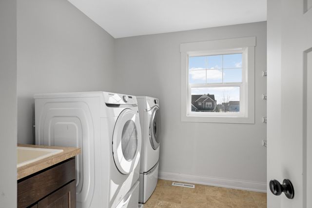 20377 Hampton Court, Lakeville, MN 55044