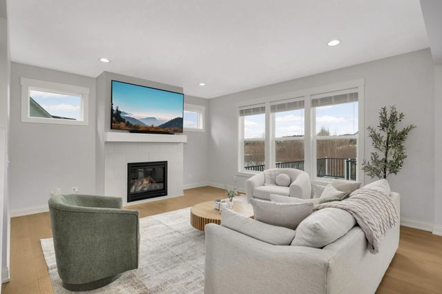 20377 Hampton Court, Lakeville, MN 55044