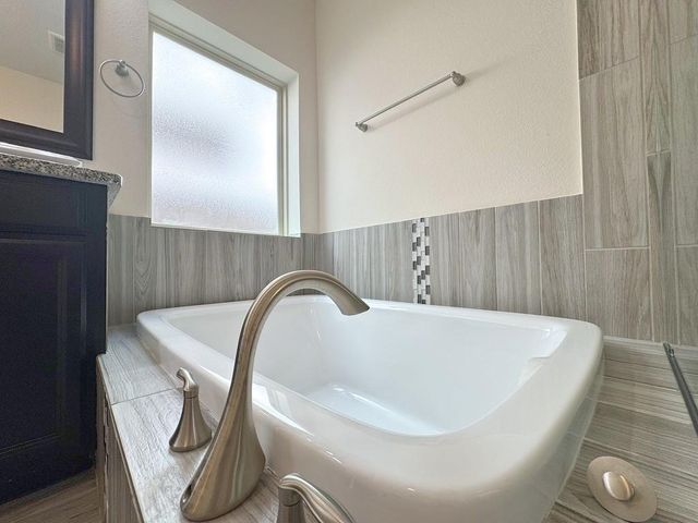 2514 Deerwood Heights Lane, Manvel, TX 77578