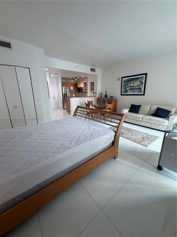 3180 SW 22nd Ter 302, Miami, FL 33145