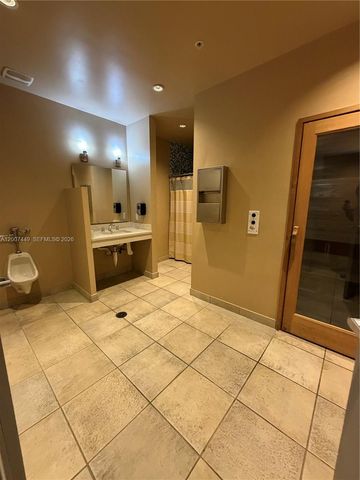 3180 SW 22nd Ter 302, Miami, FL 33145