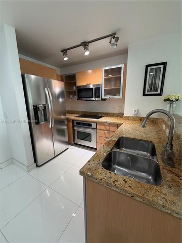 3180 SW 22nd Ter 302, Miami, FL 33145