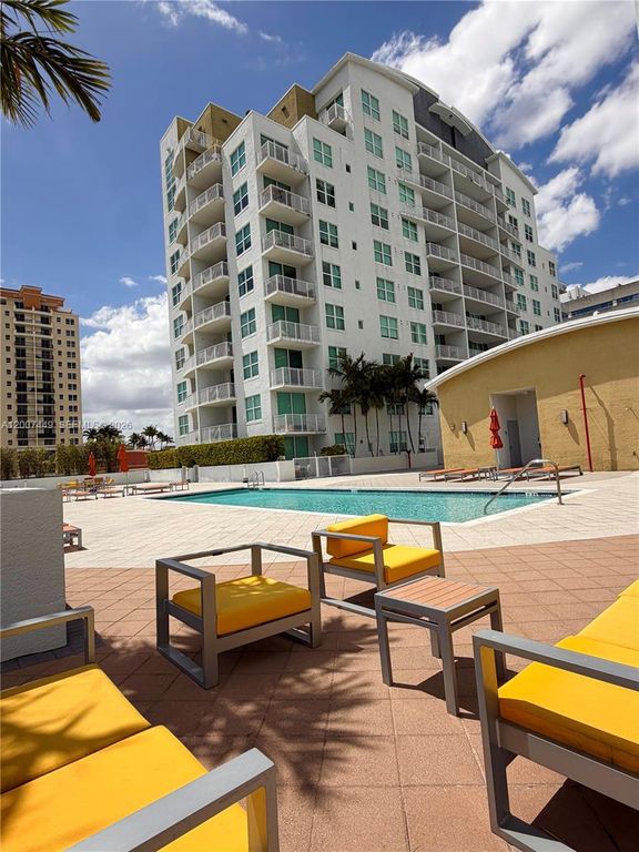 3180 SW 22nd Ter 302, Miami, FL 33145