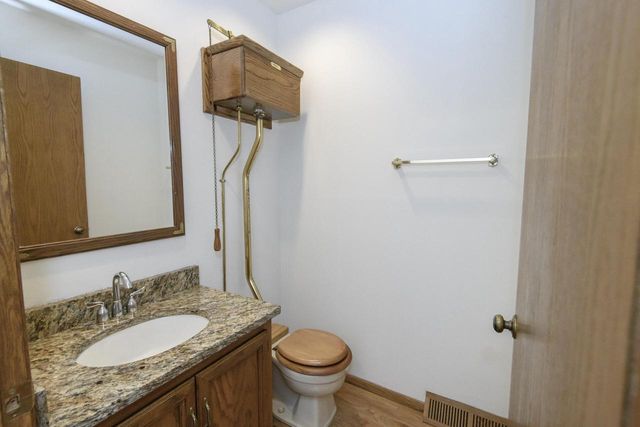 W132N8130 Danell DRIVE, Menomonee Falls, WI 53051