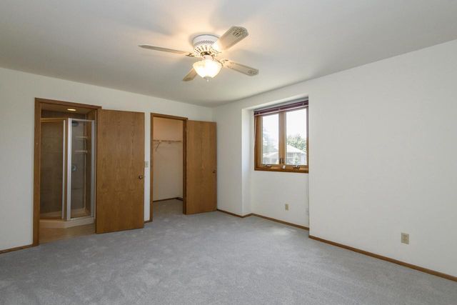 W132N8130 Danell DRIVE, Menomonee Falls, WI 53051