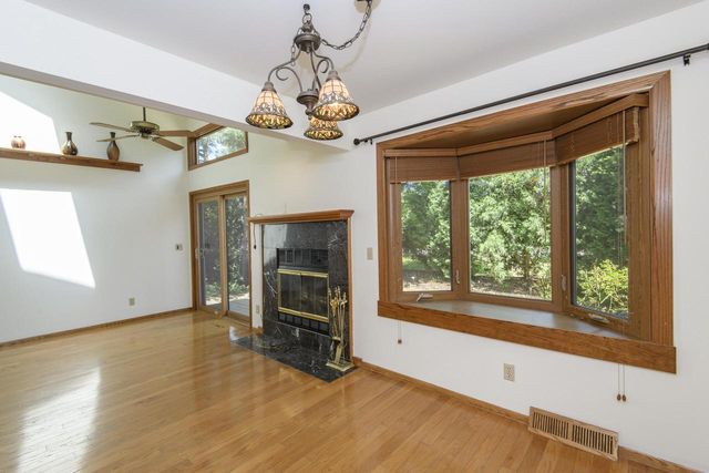 W132N8130 Danell DRIVE, Menomonee Falls, WI 53051