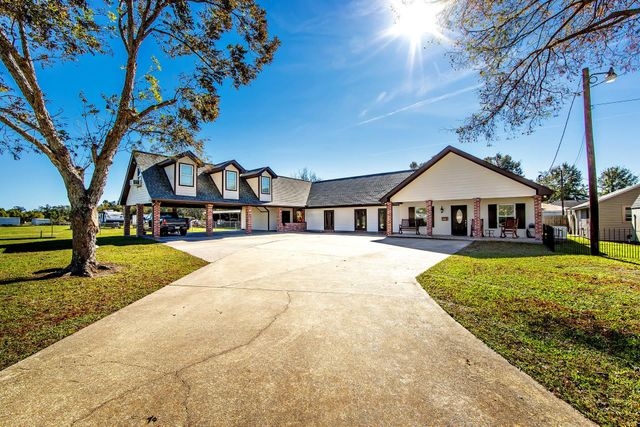 100, 102 Pasture Court, Thibodaux, LA 70301
