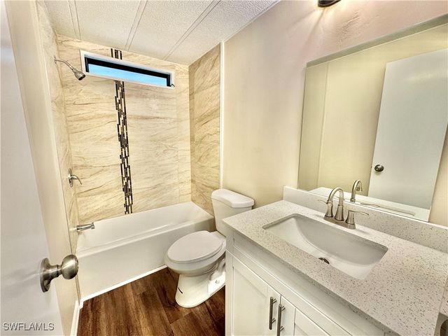 1252 Henderson Creek DR, Naples, FL 34114