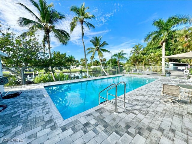 1252 Henderson Creek DR, Naples, FL 34114