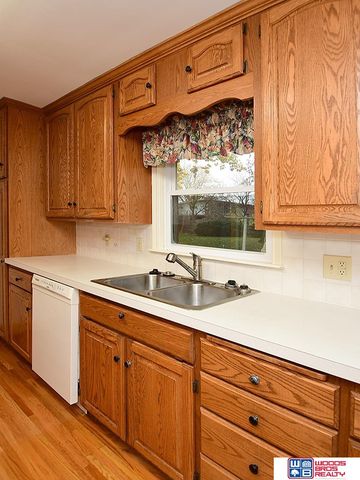 2728 S 44th Street, Lincoln, NE 68506