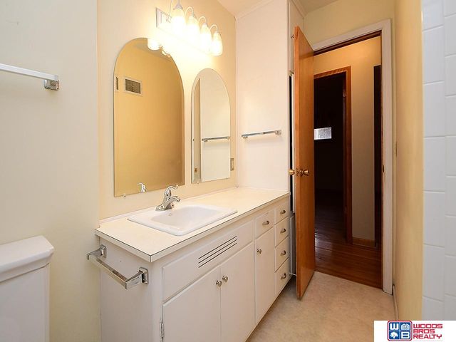 2728 S 44th Street, Lincoln, NE 68506