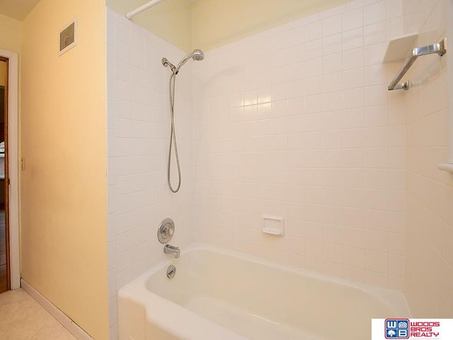 2728 S 44th Street, Lincoln, NE 68506