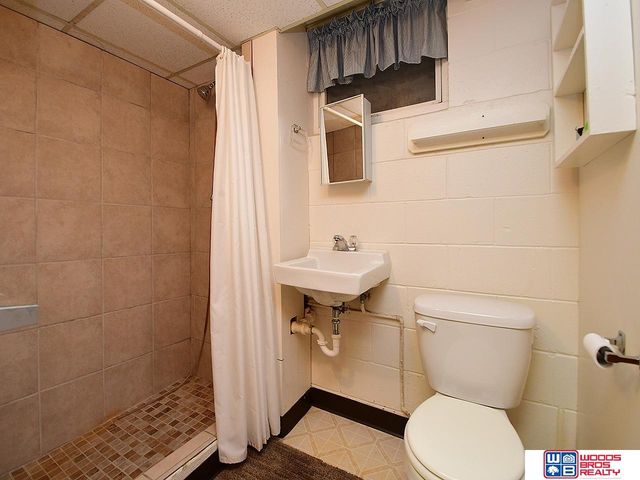 2728 S 44th Street, Lincoln, NE 68506