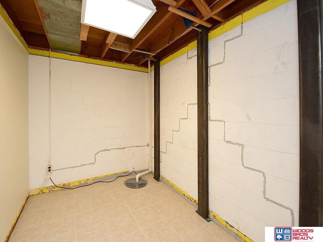 2728 S 44th Street, Lincoln, NE 68506