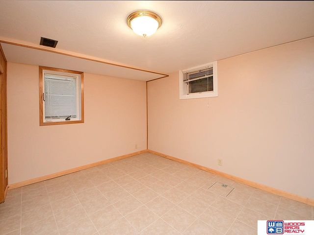 2728 S 44th Street, Lincoln, NE 68506