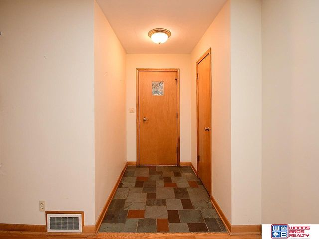 2728 S 44th Street, Lincoln, NE 68506