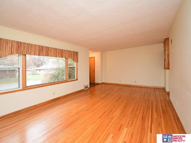 2728 S 44th Street, Lincoln, NE 68506