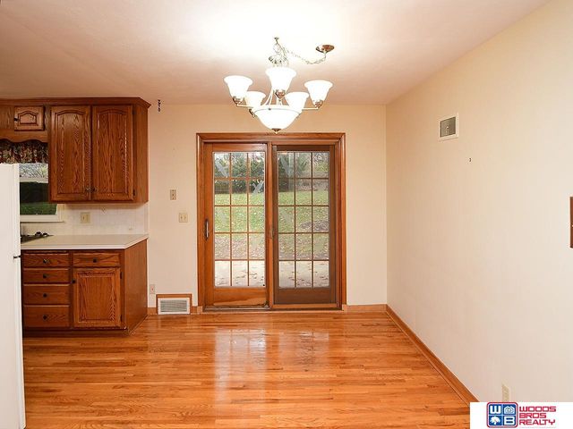 2728 S 44th Street, Lincoln, NE 68506