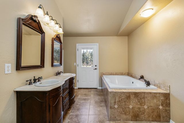 12244 NW 10th Street, Terrebonne, OR 97760