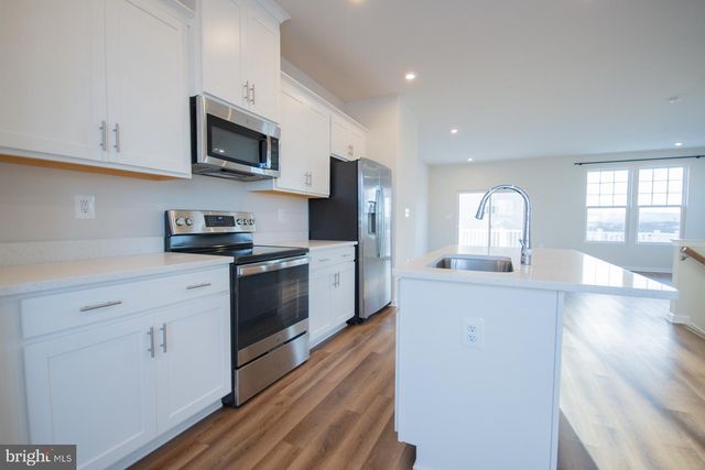 10 CAPITOL MEWS, Ranson, WV 25438