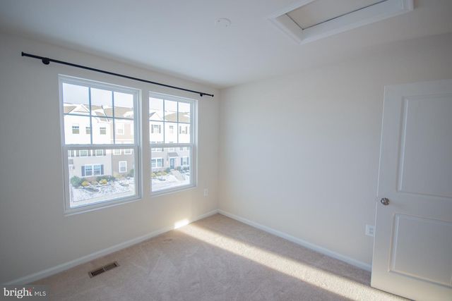 10 CAPITOL MEWS, Ranson, WV 25438